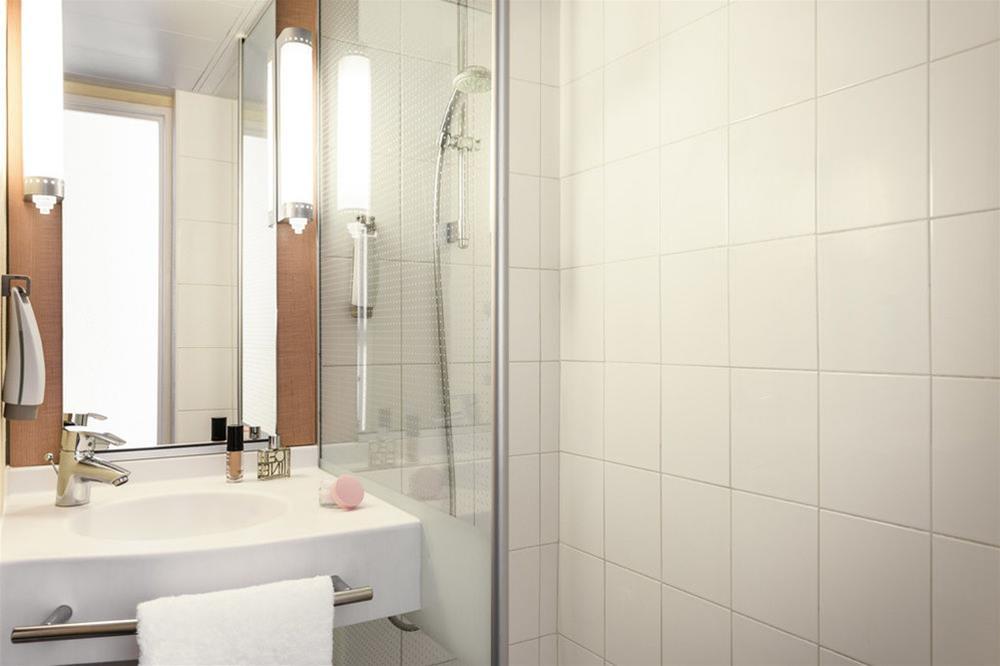 Ibis Levallois Perret Bagian luar foto